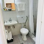 Saroukos Kapselhotell *