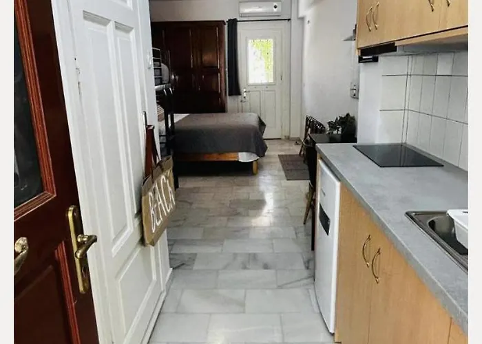 Capsule hotel Saroukos *