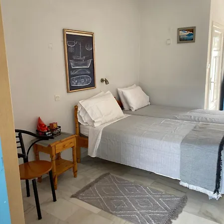 Saroukos Capsule hotel *